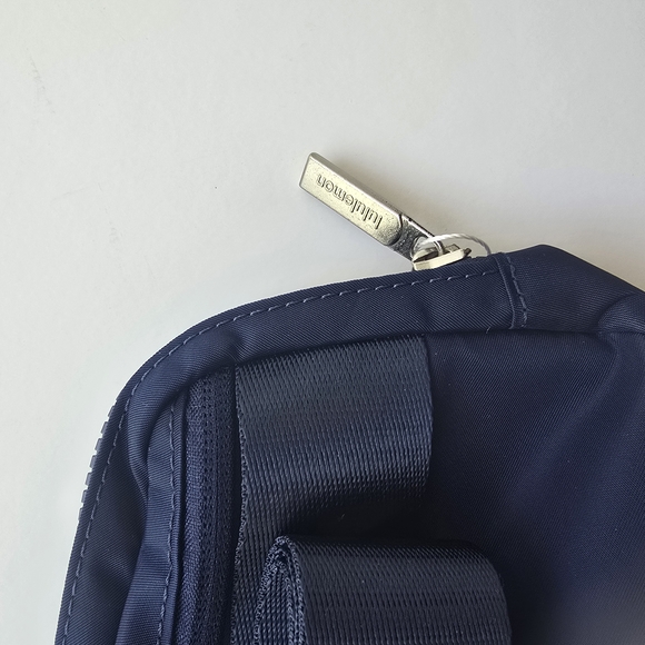 lululemon Everywhere Belt Bag 1L - Picture 2 of 3